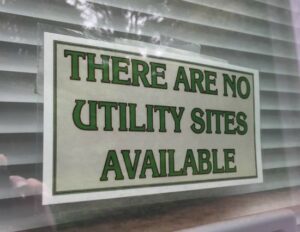 Sign warning of no utility sights